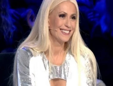 «Ελλάδα έχεις ταλέντο»: Στον τελικό «κέρδισε» το αβυσσαλέο ντεκολτέ της Μπακοδήμου! (φώτο-βίντεο)